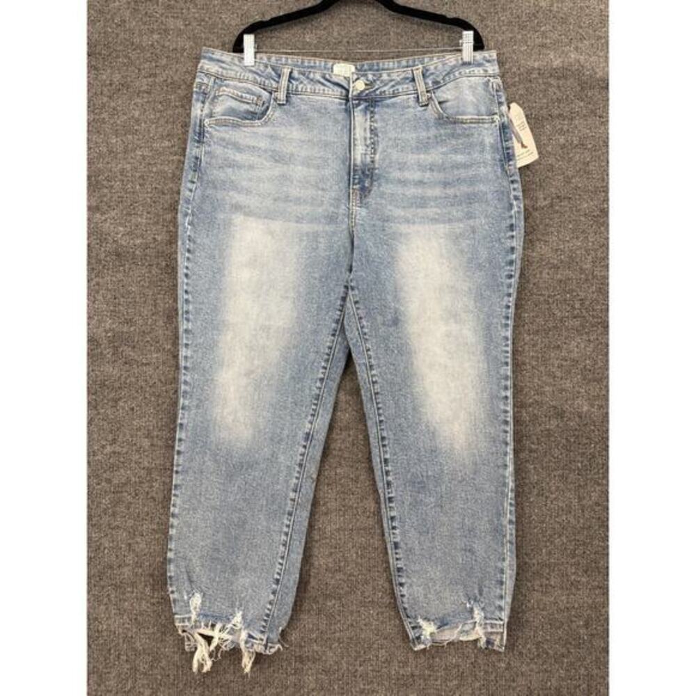 Time and Tru Womens High Rise Straight Jeans Size 18 Light Wash Raw Hem Stretch